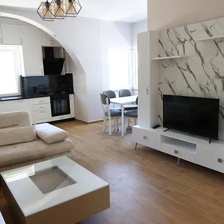 Luxury 2 Km From The Sea Вилла Дуррес